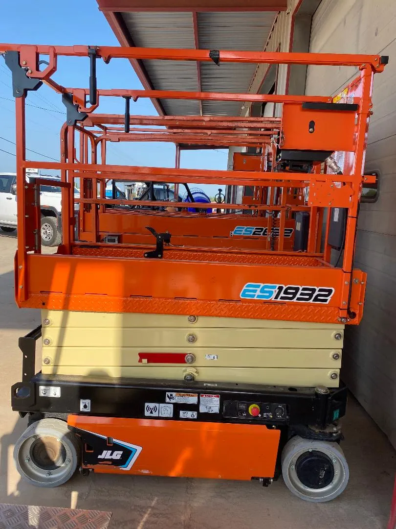 Scissor Lift 19ft Electric JLG